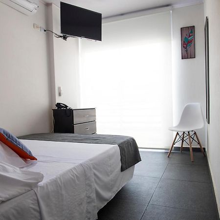Hotel Grand H&R Villeta Bagian luar foto