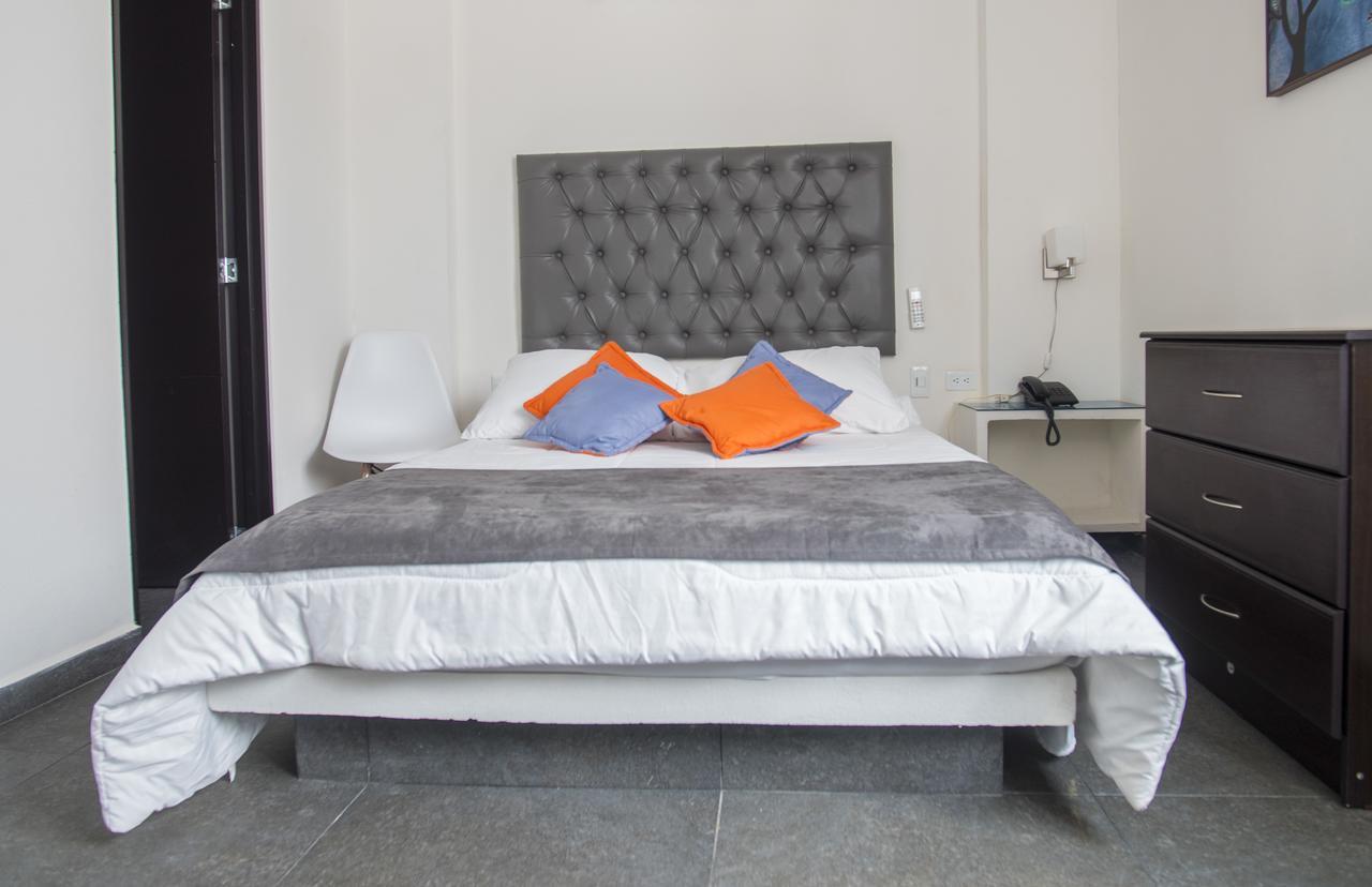 Hotel Grand H&R Villeta Bagian luar foto