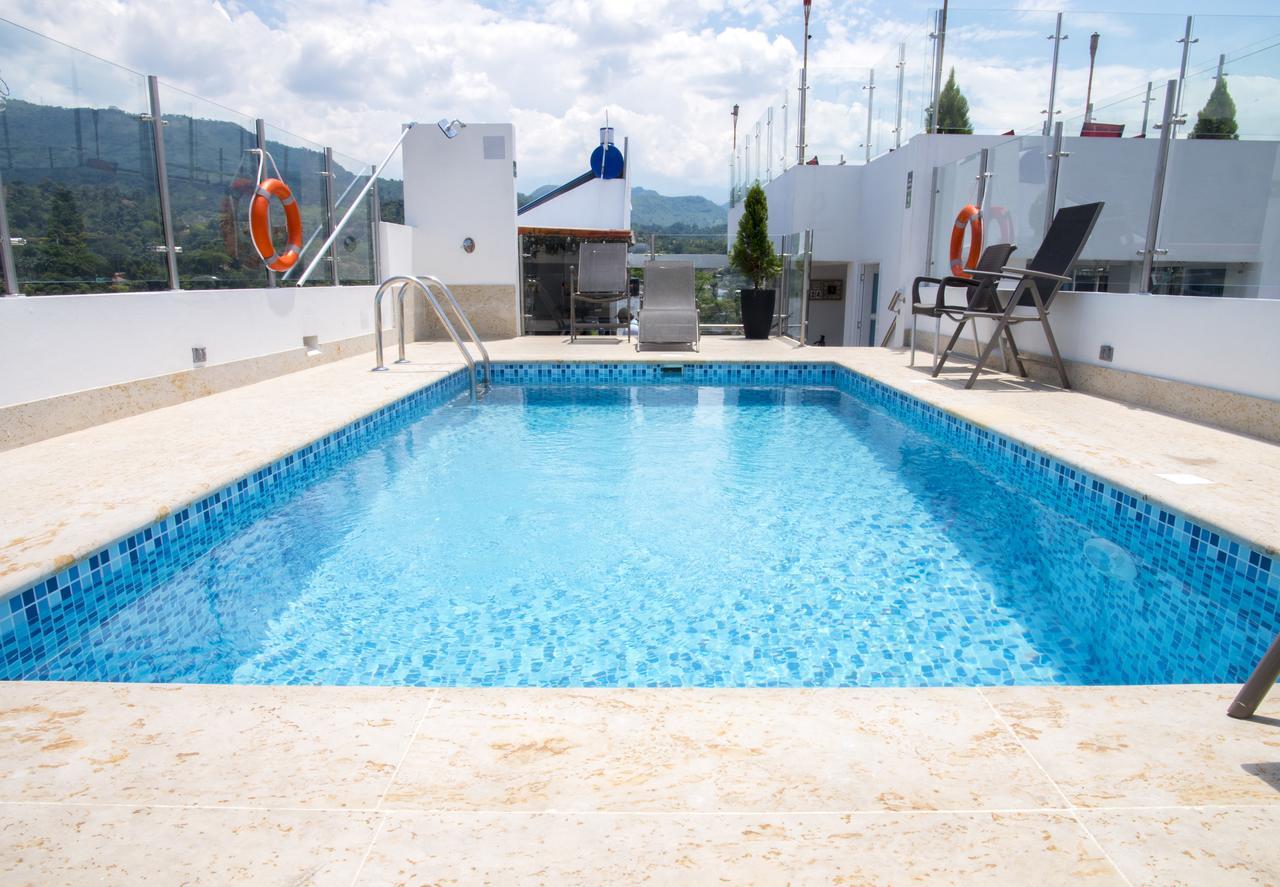 Hotel Grand H&R Villeta Bagian luar foto