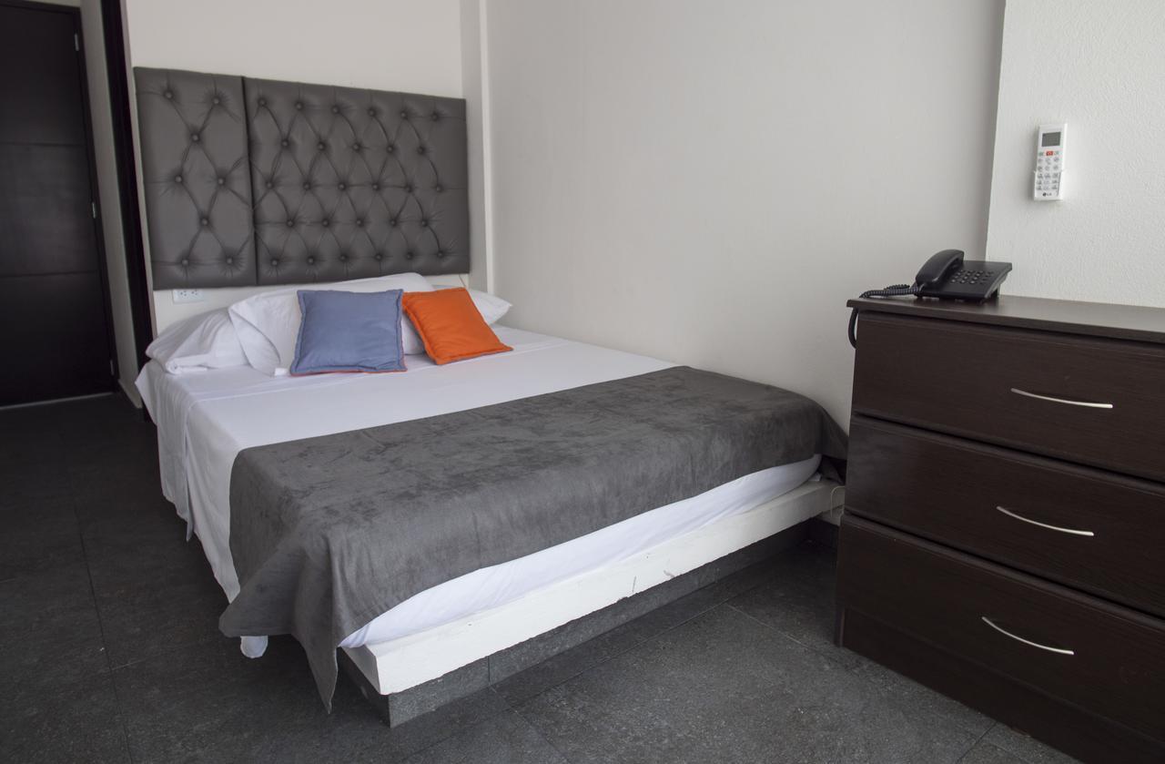 Hotel Grand H&R Villeta Bagian luar foto