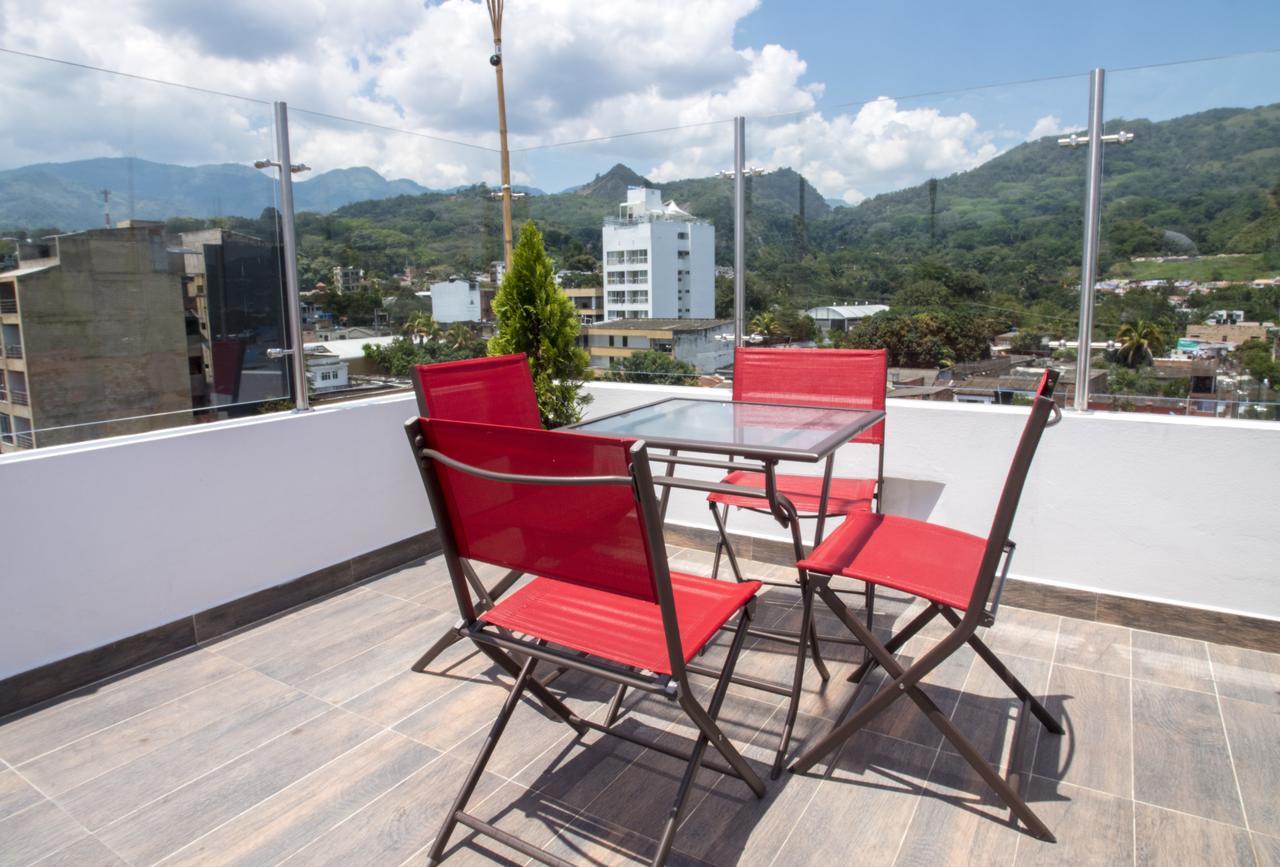 Hotel Grand H&R Villeta Bagian luar foto