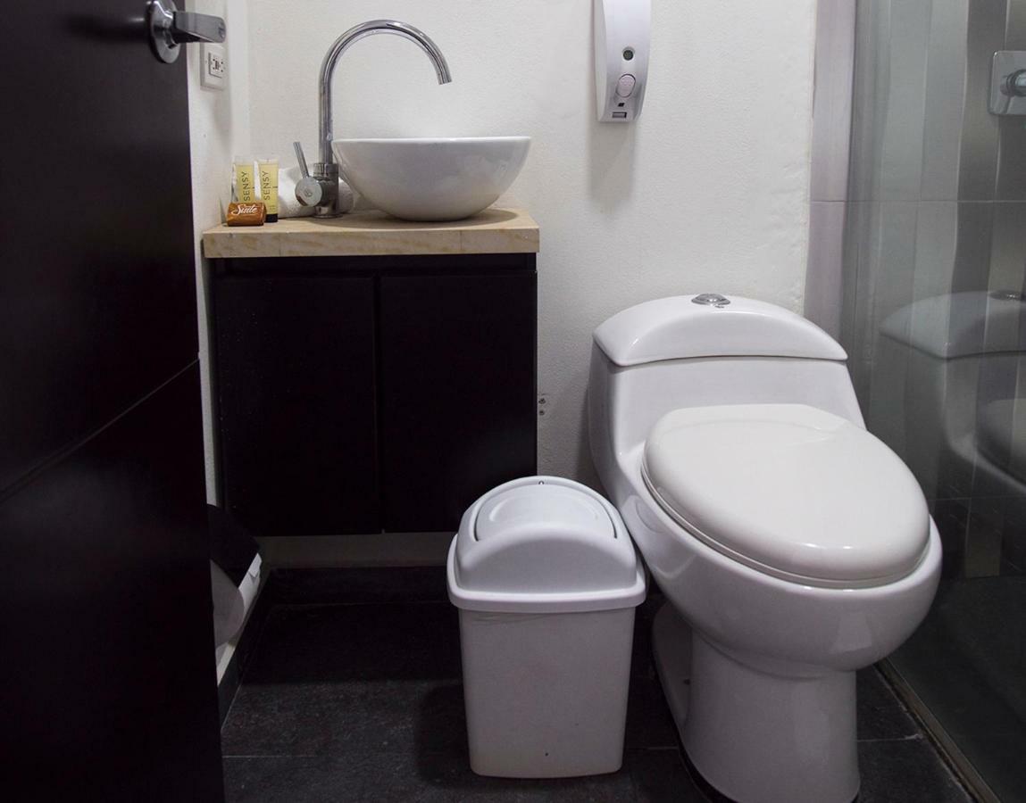 Hotel Grand H&R Villeta Bagian luar foto