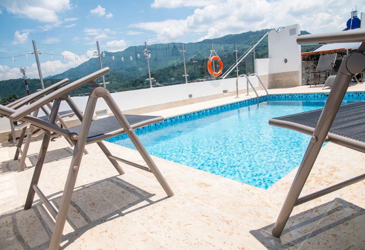 Hotel Grand H&R Villeta Bagian luar foto