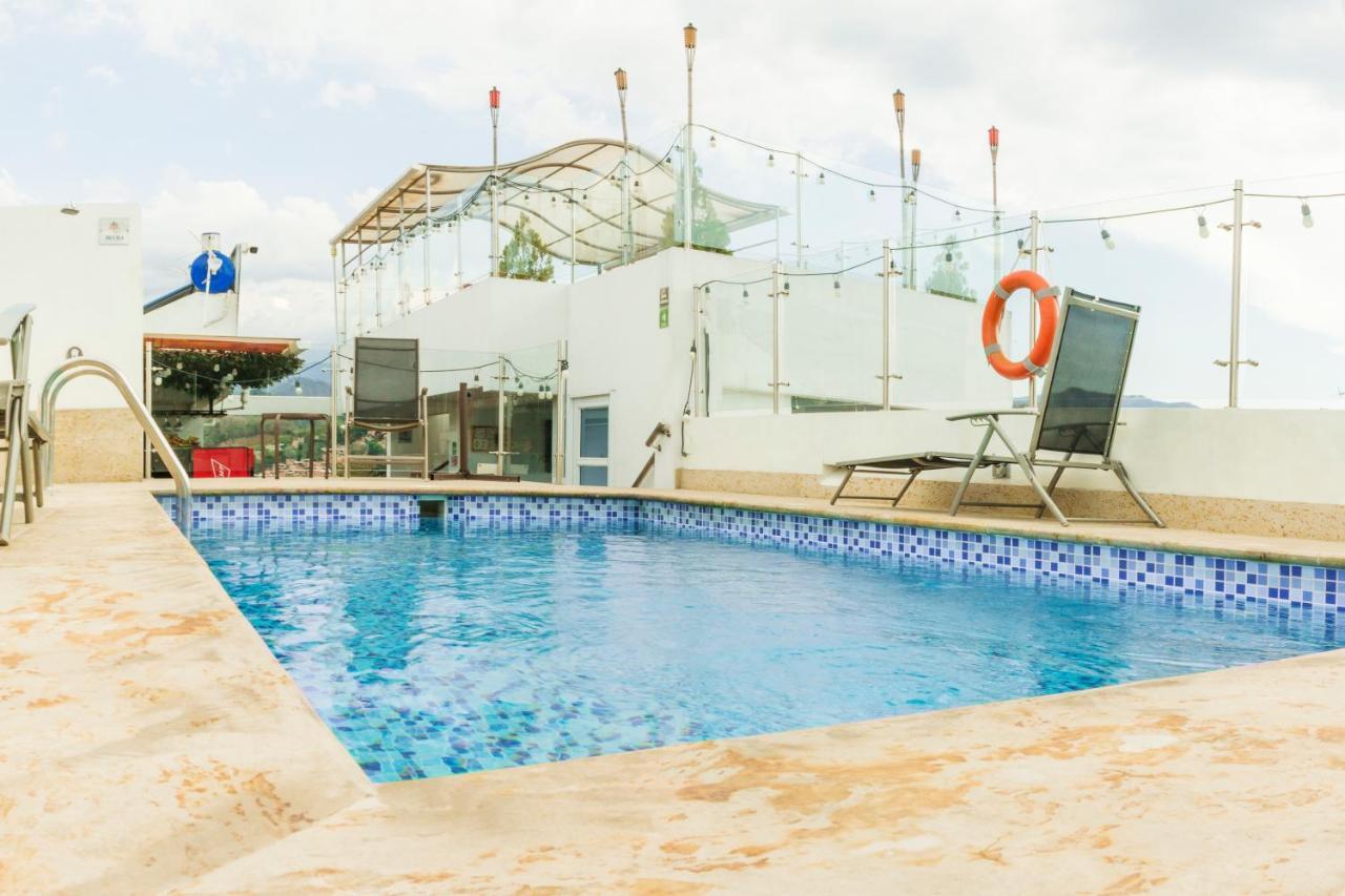 Hotel Grand H&R Villeta Bagian luar foto